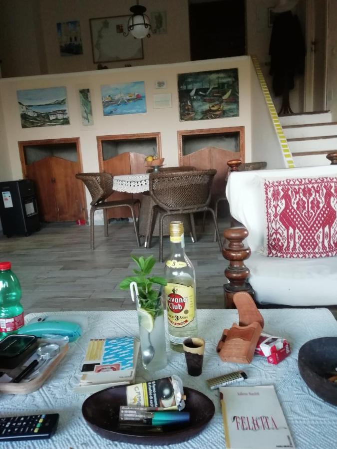 Bed and Breakfast Sa Domo De Afra Stintino Esterno foto